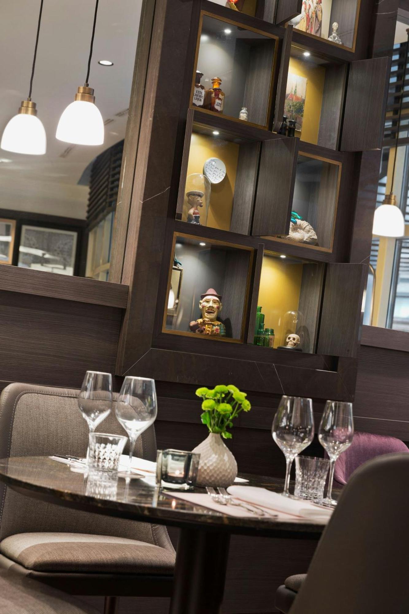 Renaissance Hotel 4*