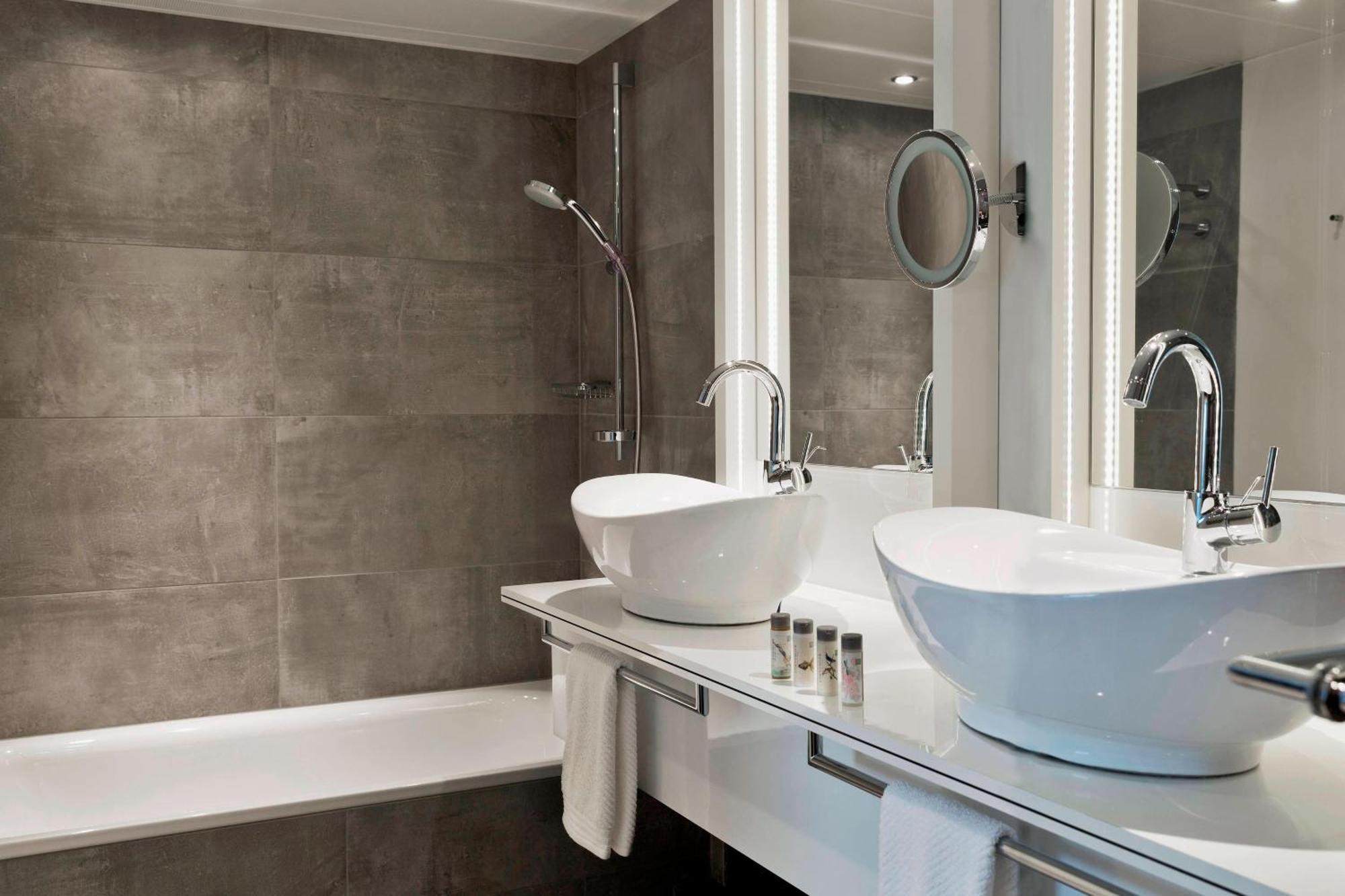 Renaissance Schoenbrunn 4* Viena